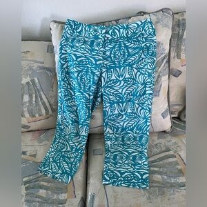 Crop pants, turquoise/white size 8. Like New stylish R.Q.T.